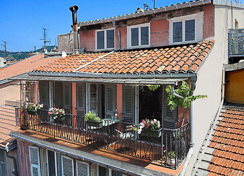Lejligheden i Vieux Nice har en dejlig vestvendt terrasse